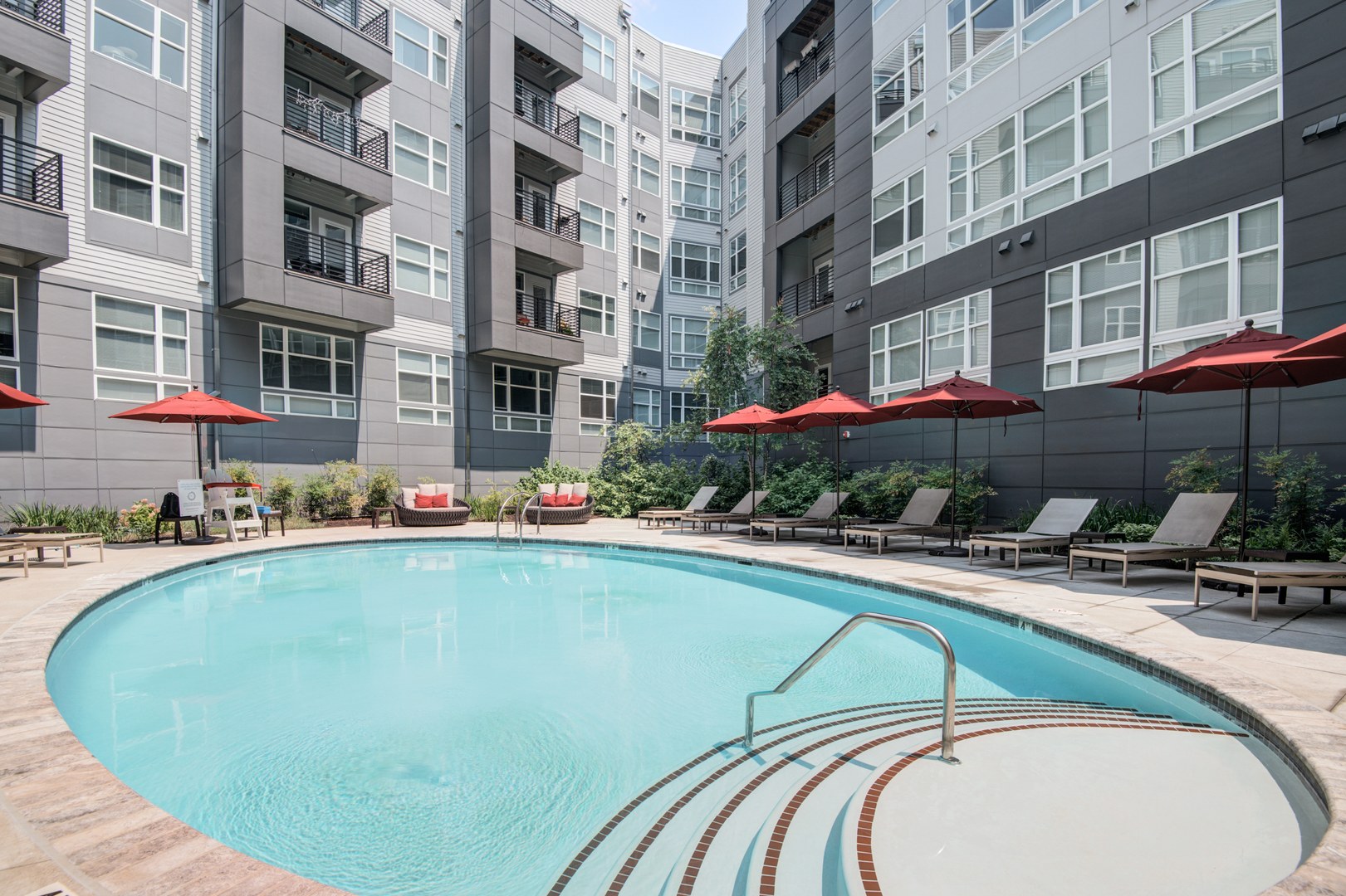 Versa_LuxuryApartmentCommunity_Pool_Merriweather_ColumbiaMD