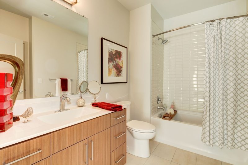 Versa_LuxuryApartmentCommunity_Bathroom_Merriweather_ColumbiaMD
