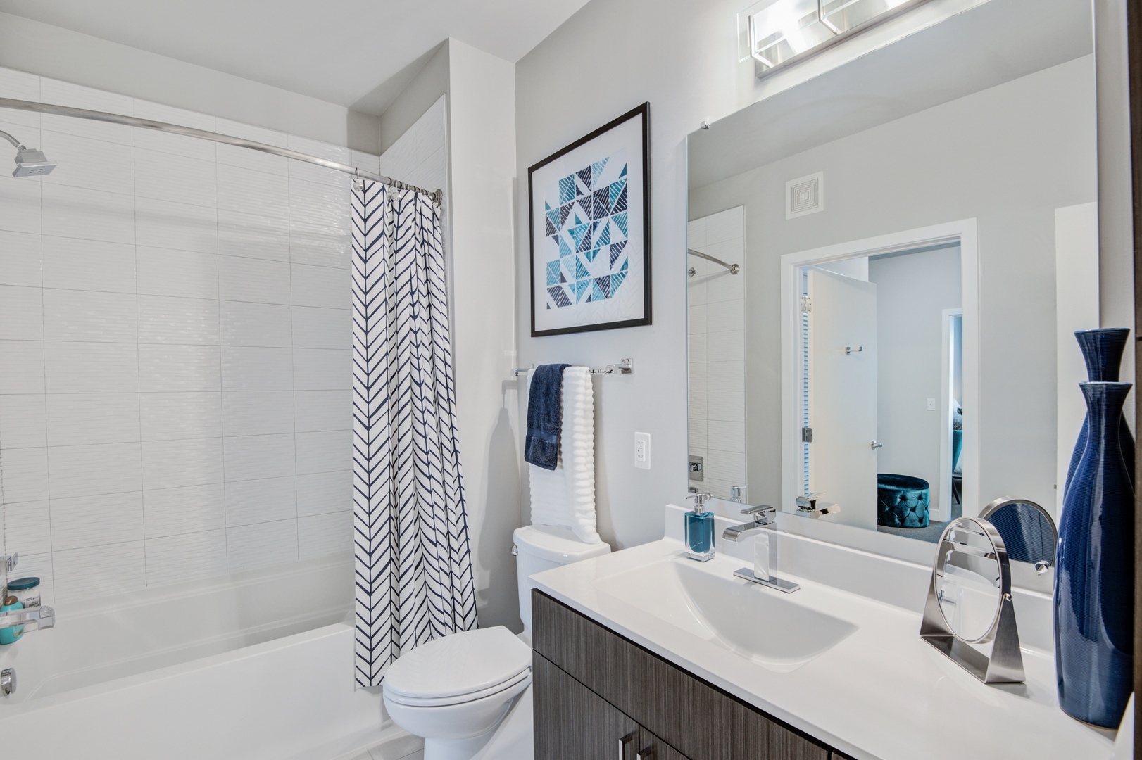 Versa_LuxuryApartmentCommunity_Bathroom_Merriweather_ColumbiaMD