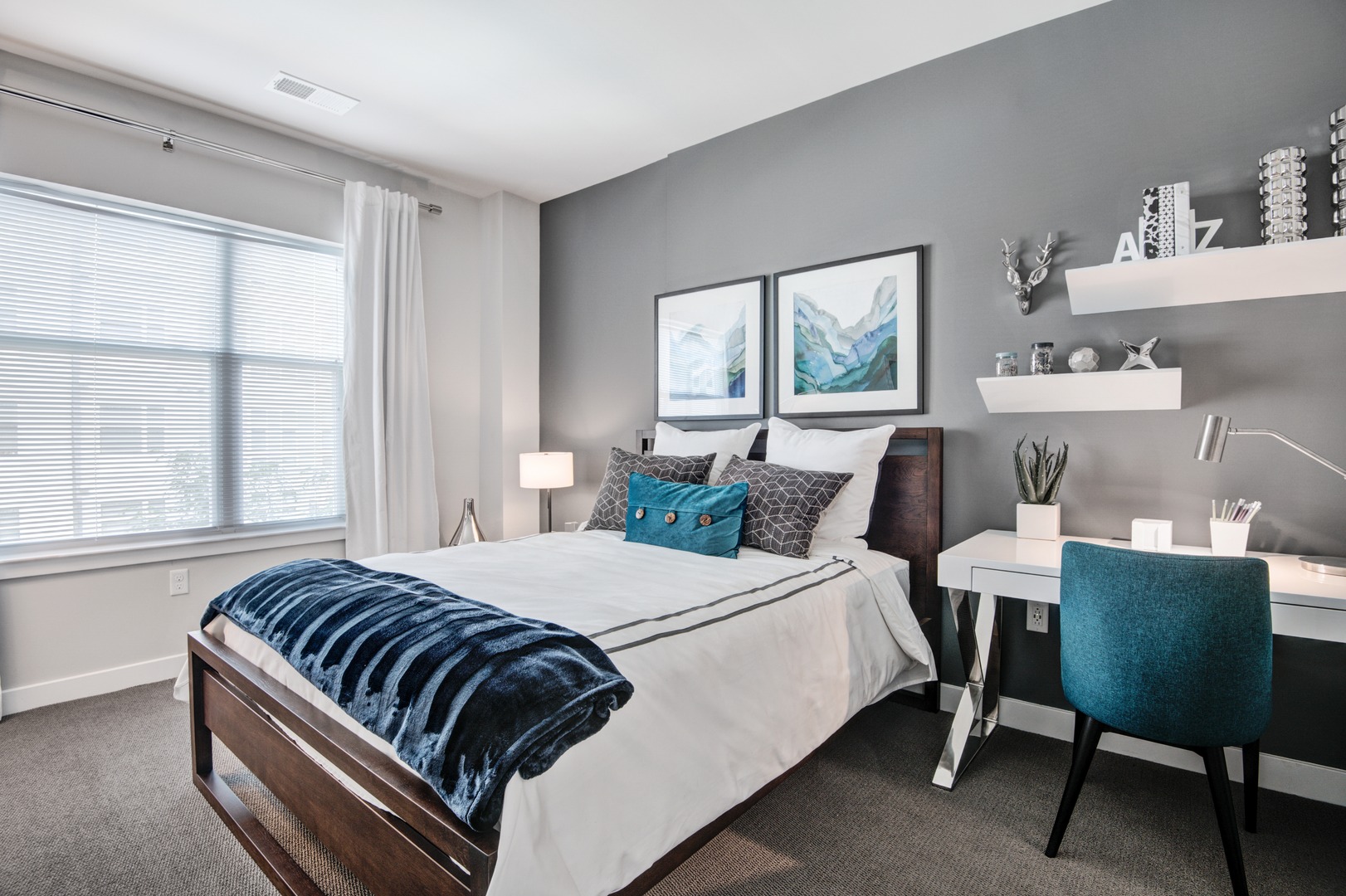 Versa_LuxuryApartmentCommunity_LivingRoom_Merriweather_ColumbiaMD