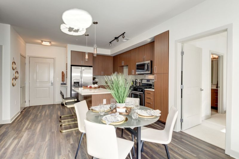 Versa_LuxuryApartmentCommunity_Dining_Merriweather_ColumbiaMD