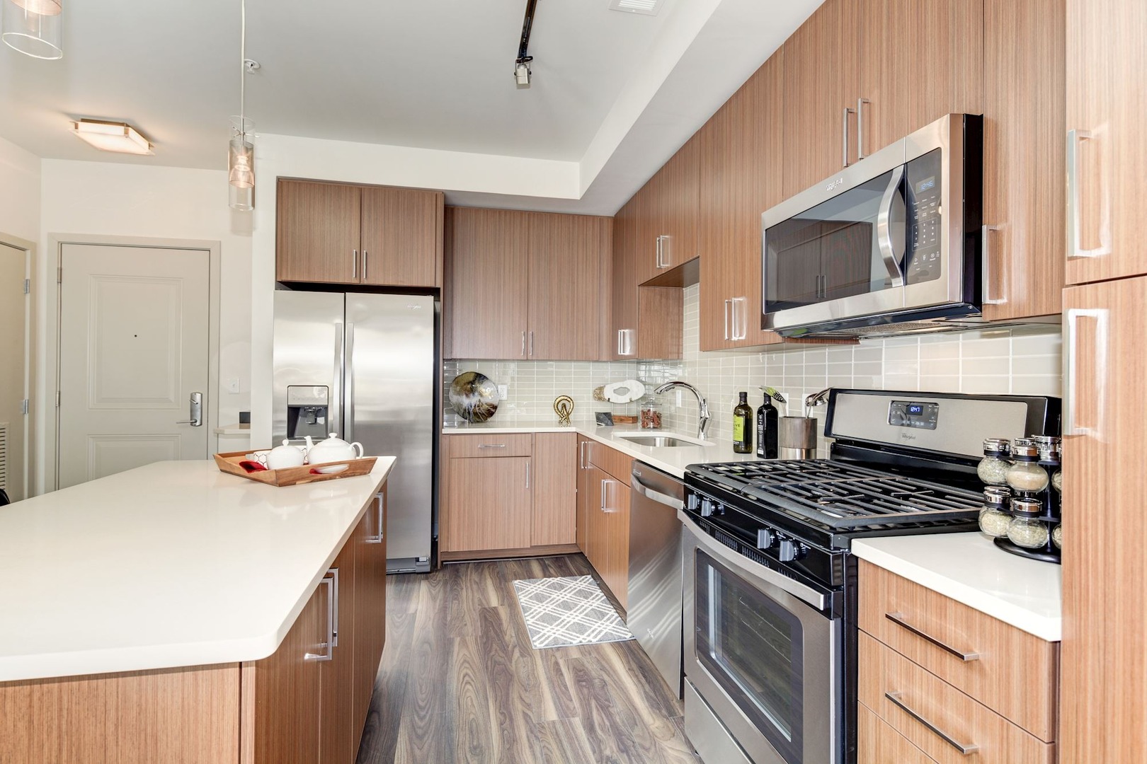 Versa_LuxuryApartmentCommunity_Kitchen_Merriweather_ColumbiaMD